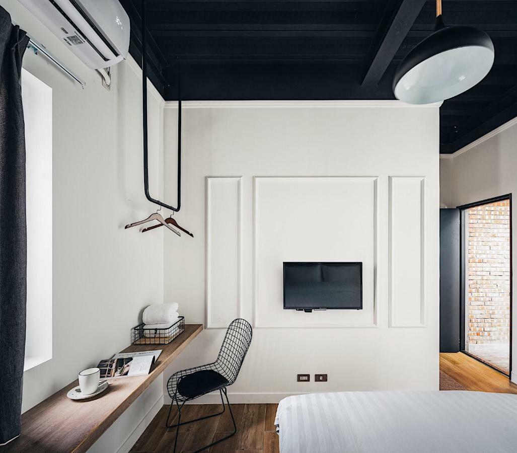 The Gatsby Apartment Tainan Exteriör bild