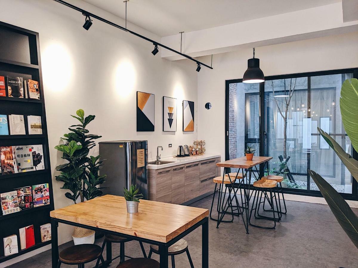 The Gatsby Apartment Tainan Exteriör bild