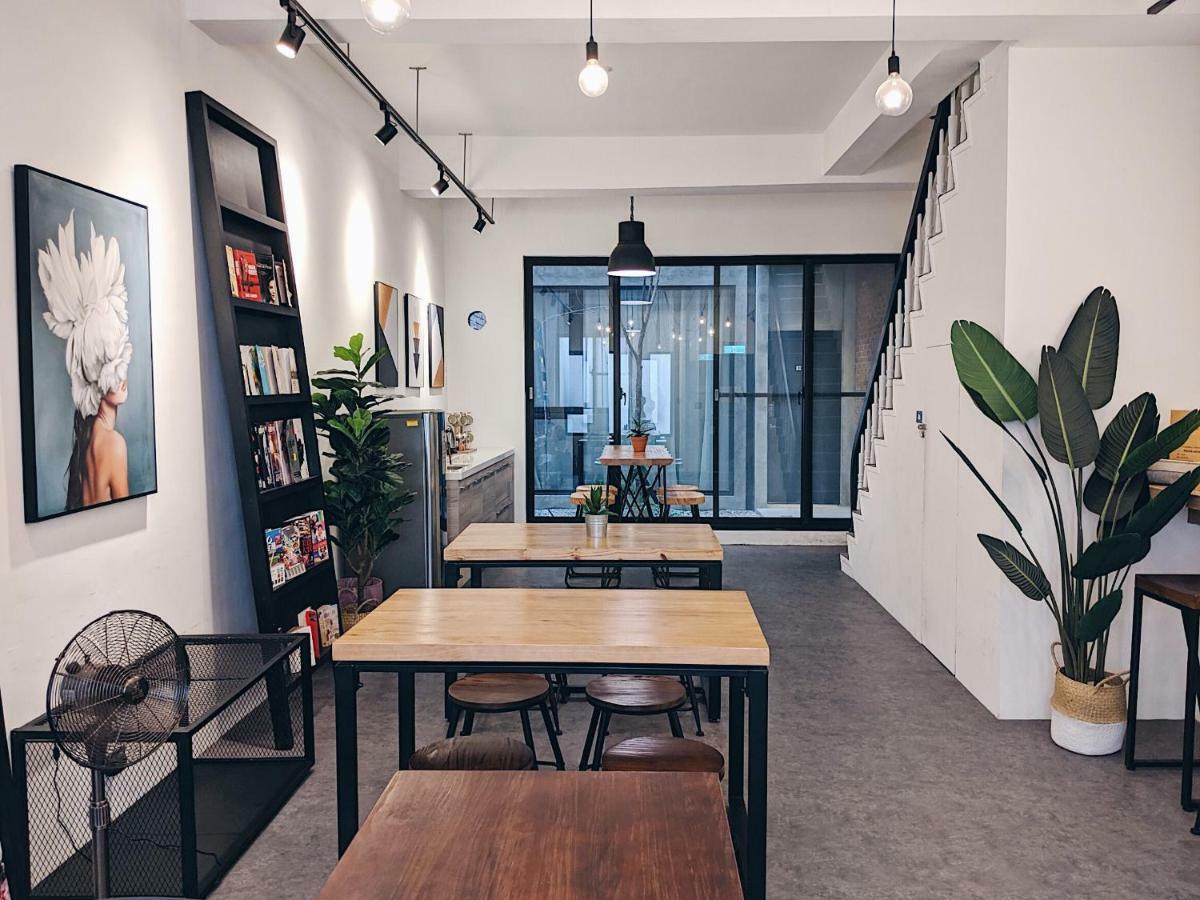 The Gatsby Apartment Tainan Exteriör bild