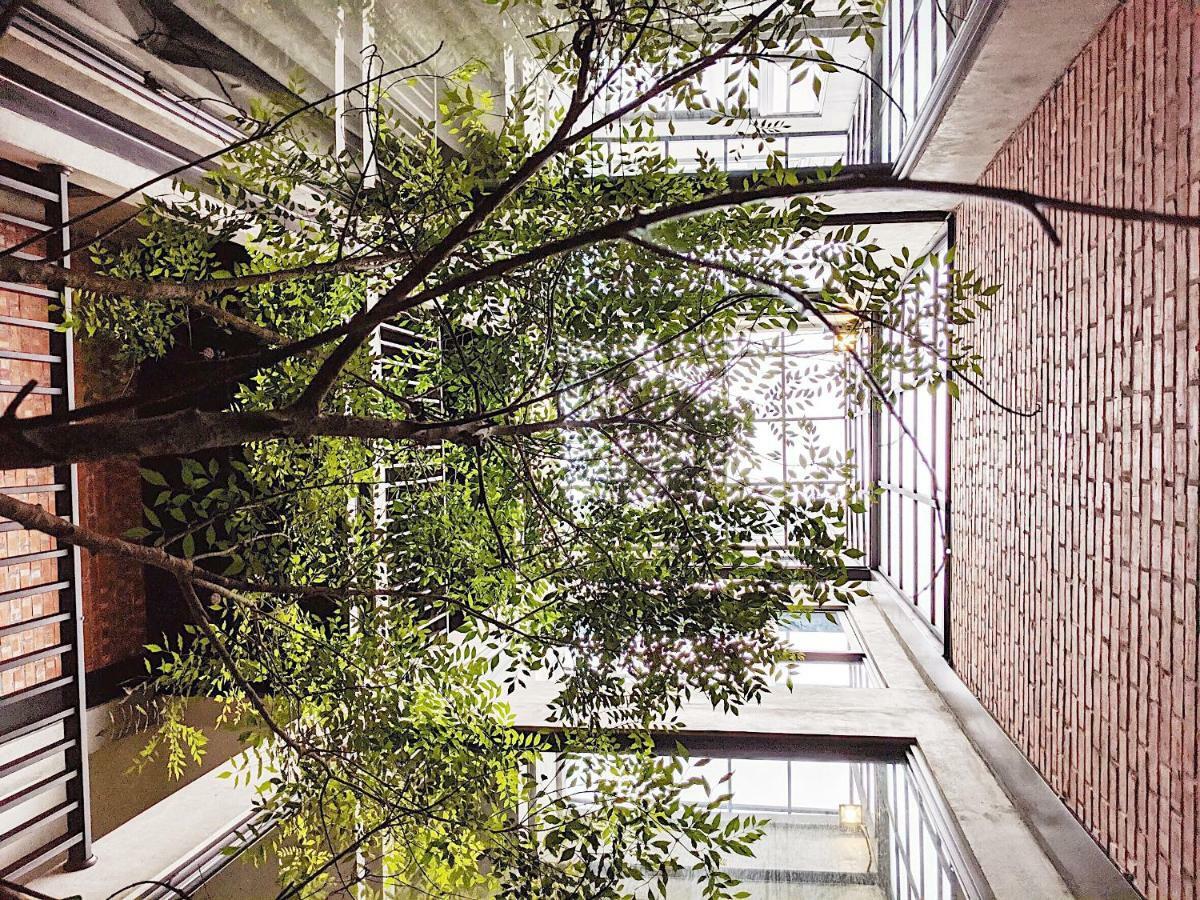 The Gatsby Apartment Tainan Exteriör bild